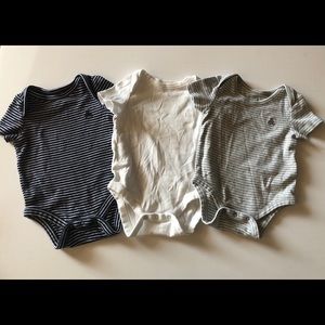 Baby Gap’s First Favorite short sleeve bodysuit(3)